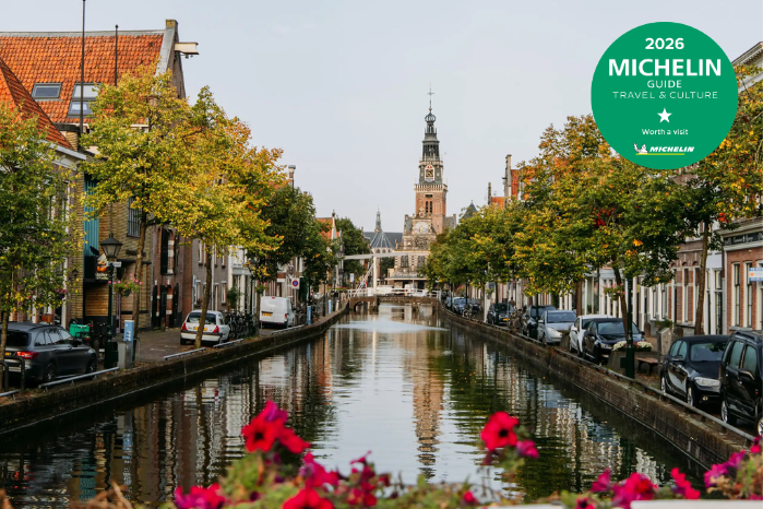 Waagtoren met gracht in Alkmaar